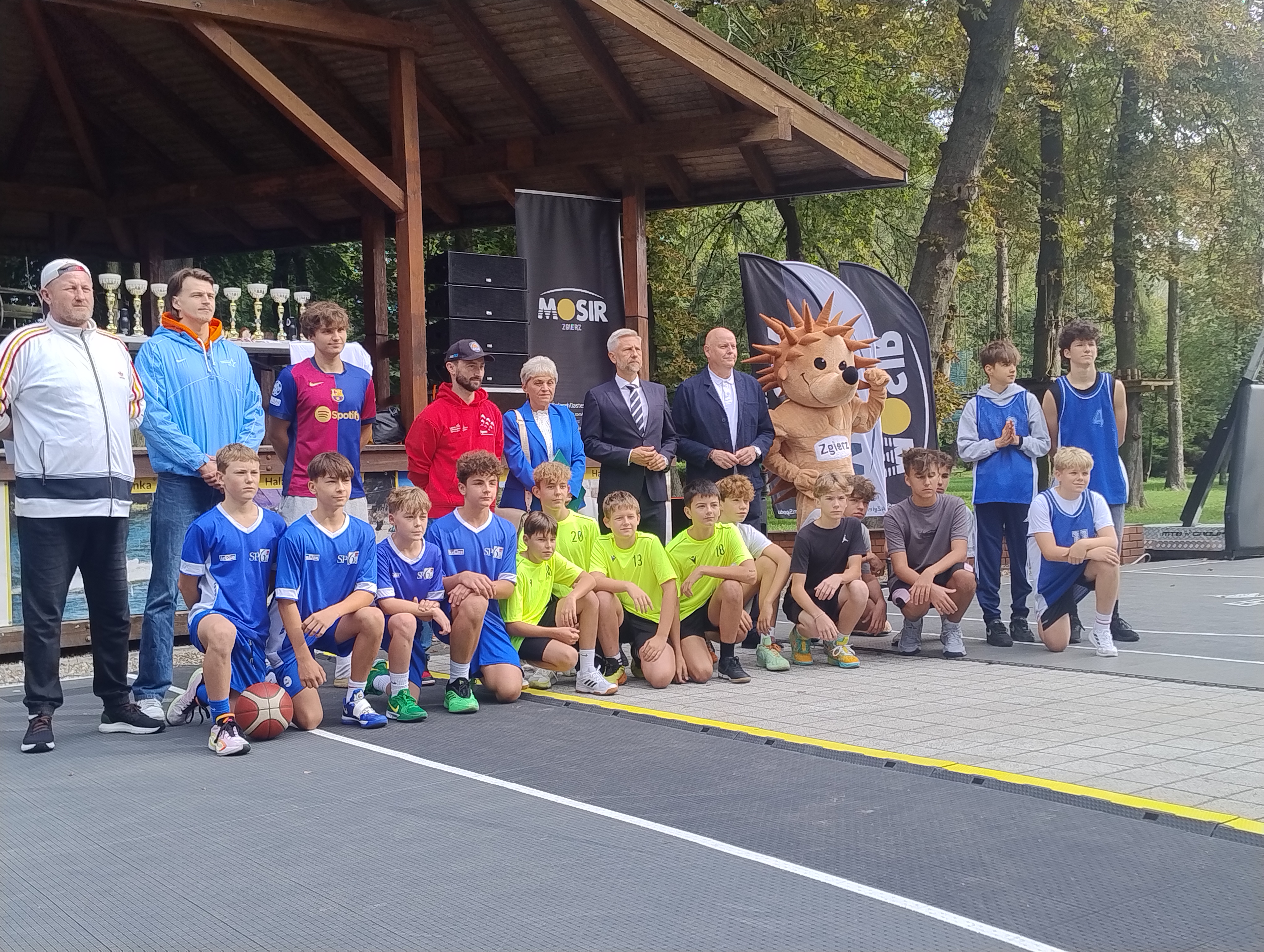 Uczestnicy Mistrzostw Zgierza Streetball 2025