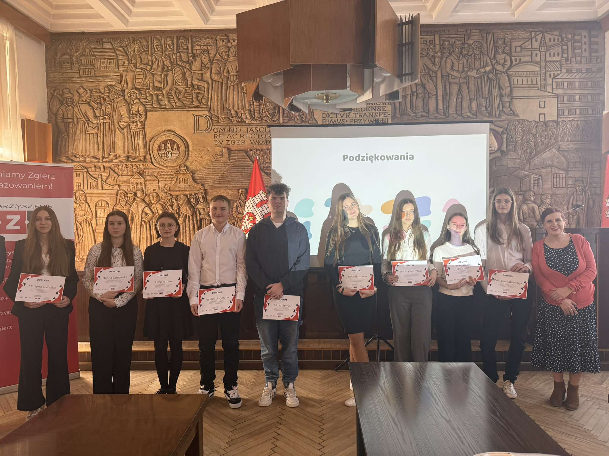 Grupa uczni&oacute;w podczas Żywej Lekcji Samorządu