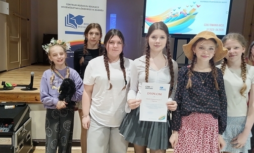 Uczennice w finale akcji "Literatura bez granic"