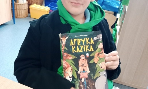 Uczeń klasy 2a odgrywający rolę Kazika podczas lekcji