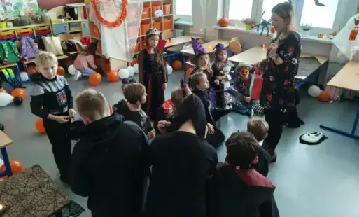 Zdjęcie do Klasa 2C przygotowała pełen kolor&oacute;w i zabawy dzień!